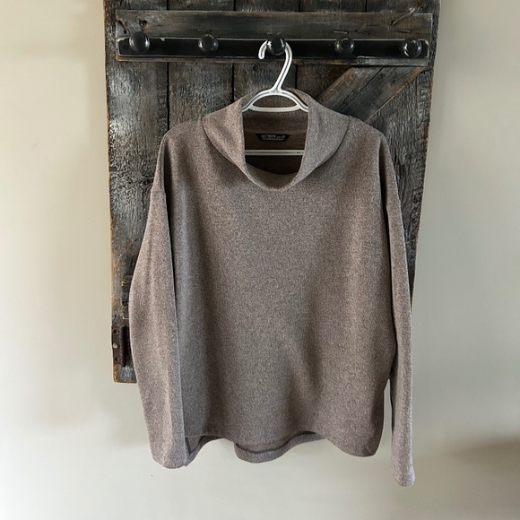 Arc'teryx Tops - Women's Arc’teryx Long Sleeve Mock Neck Pullover Taupe/Beige